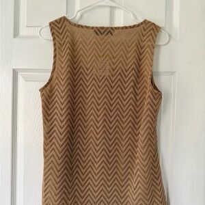 Kasper Chevron Sleeveless Top in Tan